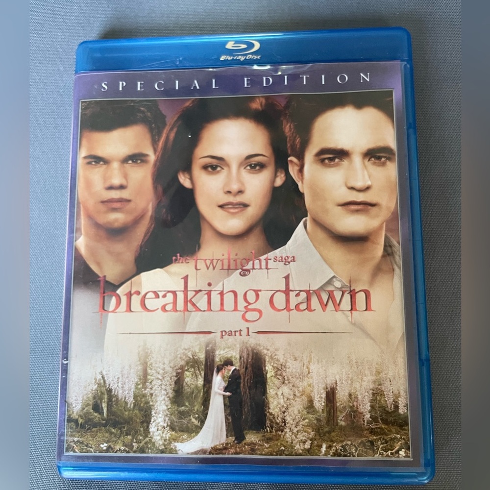 The Twilight Saga Breaking Dawn part 1 Blu Ray DVD